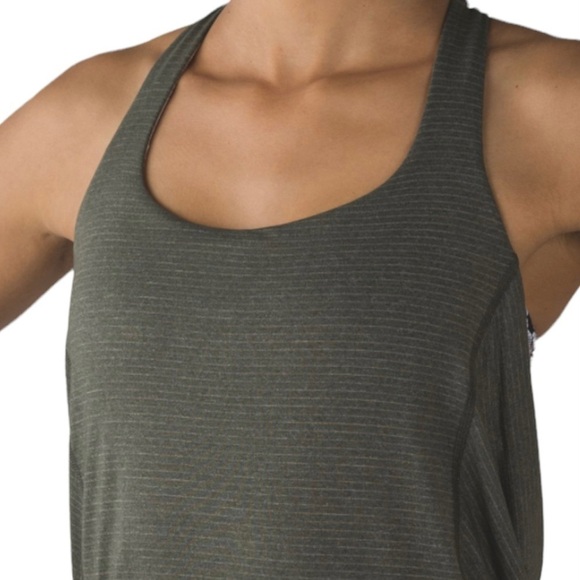Lululemon Wild Tank
Heathered Gator Green / Ziggy Snake Butter Pink Black
Size 6 - Picture 5 of 11